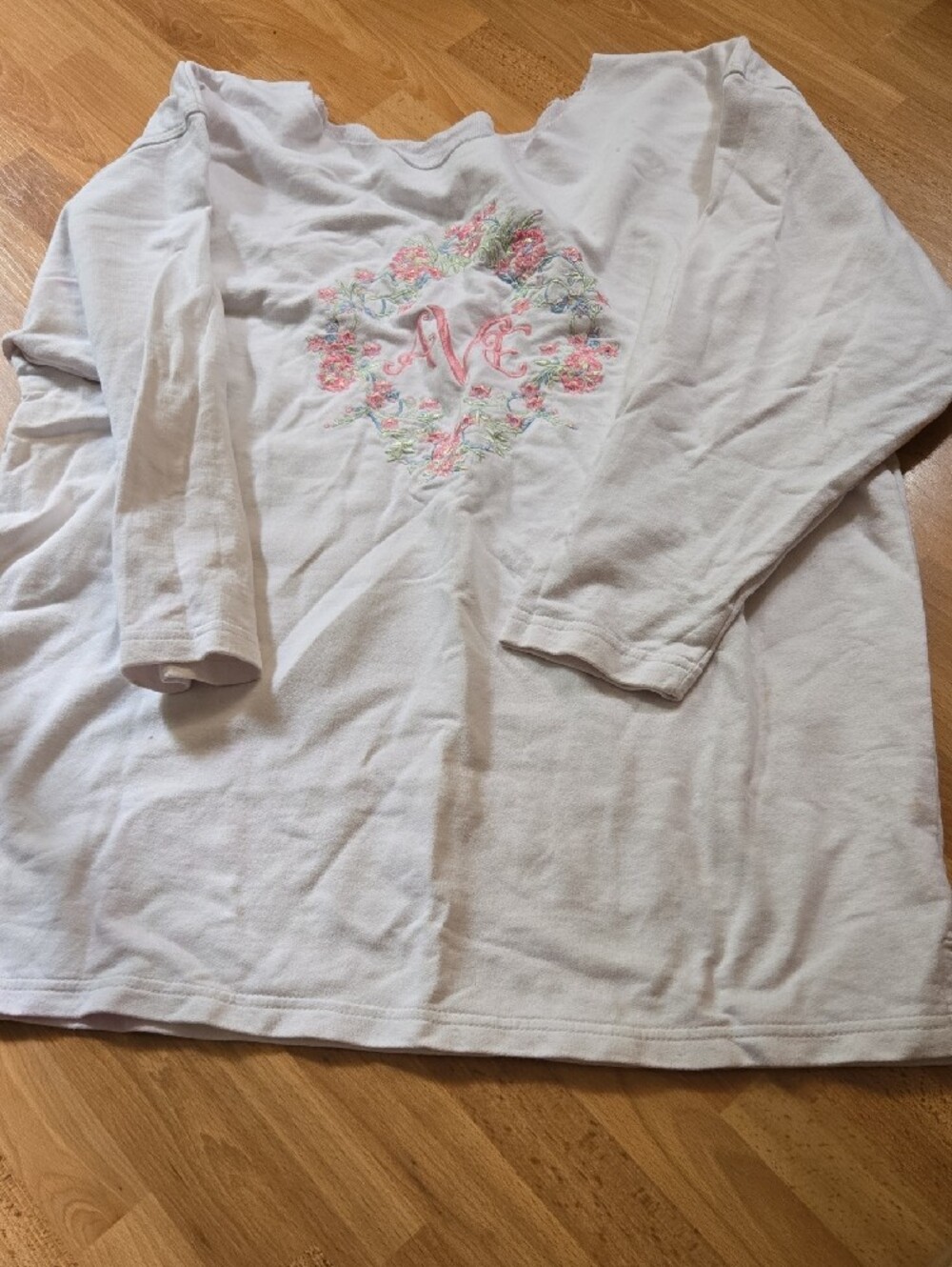 Girls White Long-Sleeve Top with Pink Floral Heart Embroidery - Picture 4 of 4